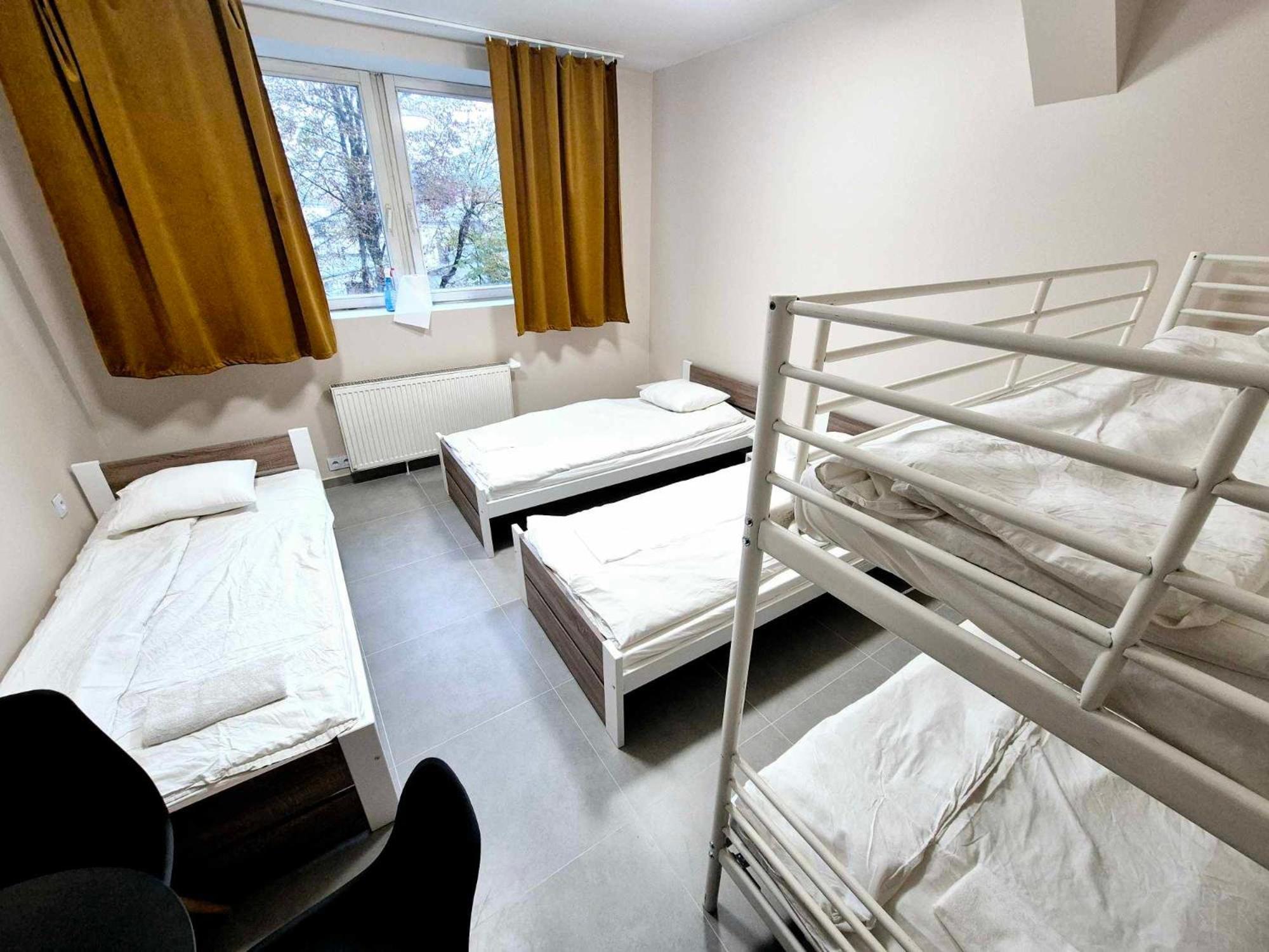 Pini Hostel - Przytulne Pokoje W Centrum Krakowa Cracóvia Exterior foto
